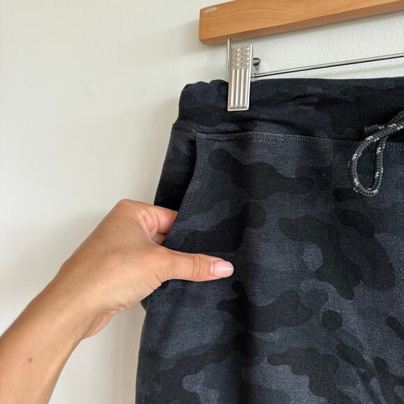 Sundry by Evereve Saturday Terry Cloth Skirt Black Camo L NWT - Picture 5 of 8